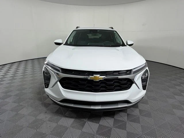 Used 2024 White Chevrolet LT image 2