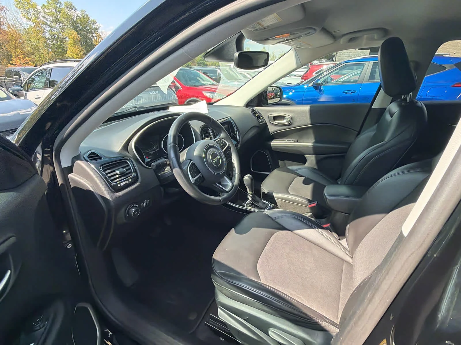 Used 2019 Diamond Black Crystal Pearlcoat Jeep Altitude image 7