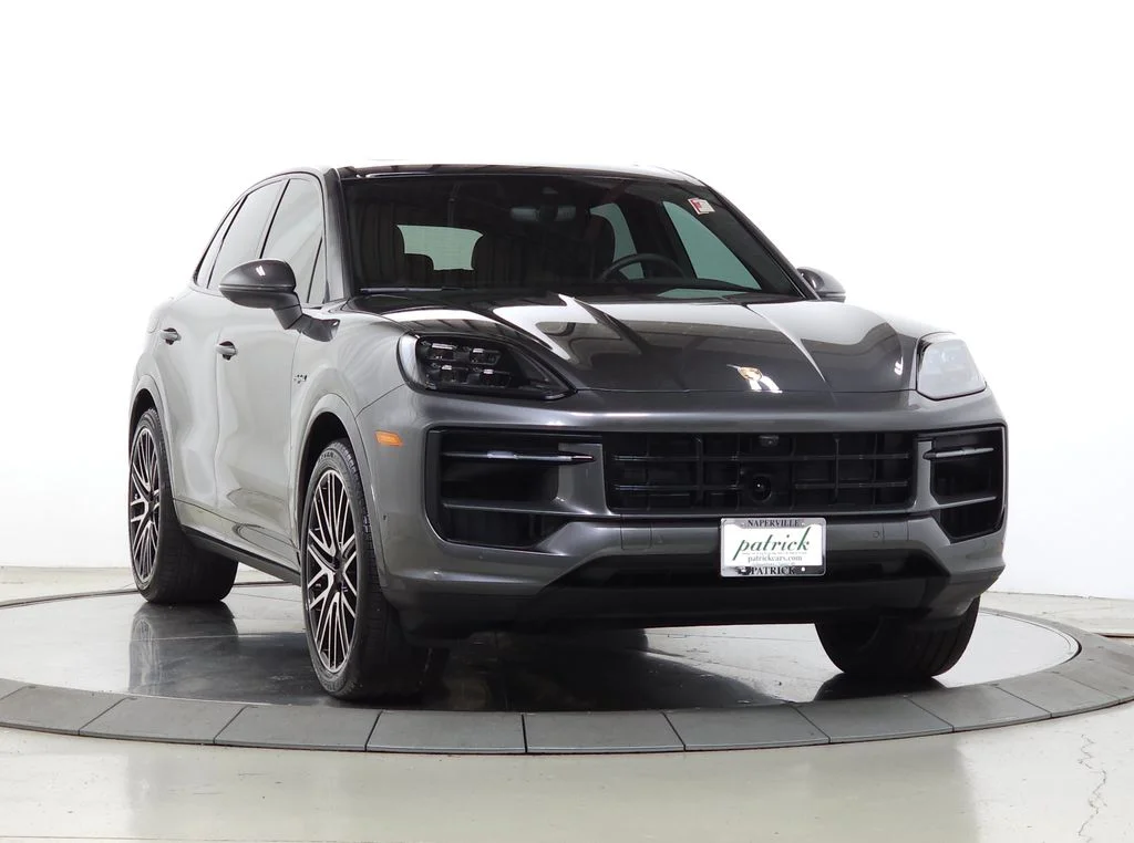 Used 2025  Porsche Base image 10