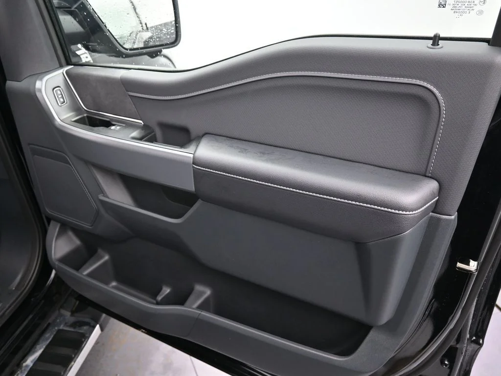 2025 Ford F-150 XLT - Photo 24