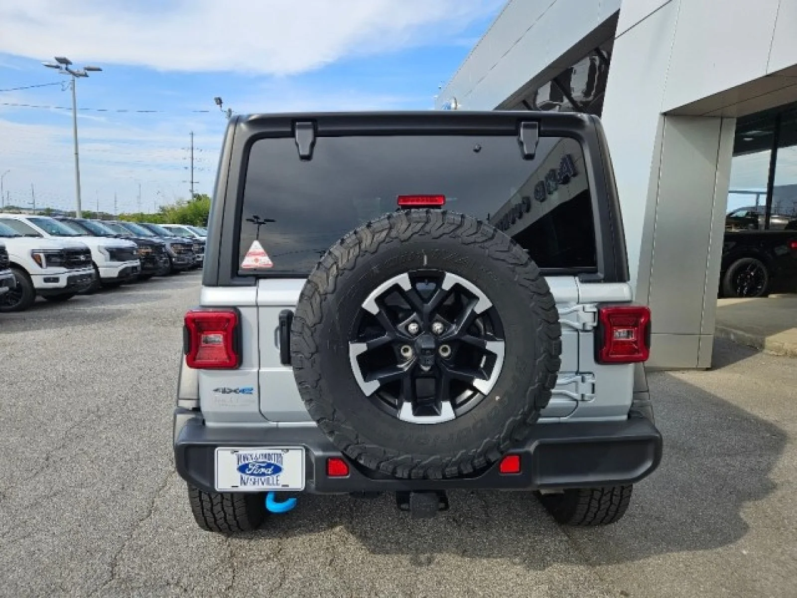 Used 2024 Silver Jeep Rubicon image 5