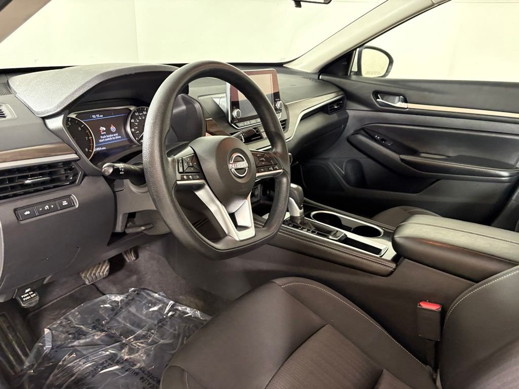 Used 2023 White Nissan 2.5 SV image 22