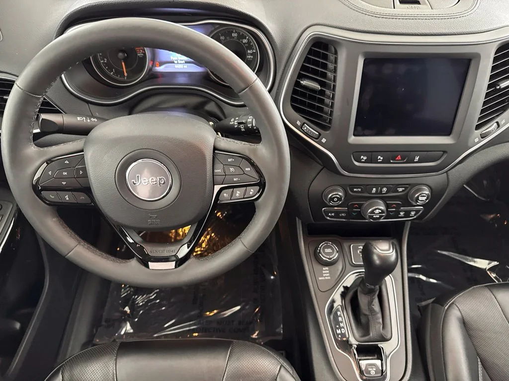 Used 2023 Gray Jeep Altitude image 25