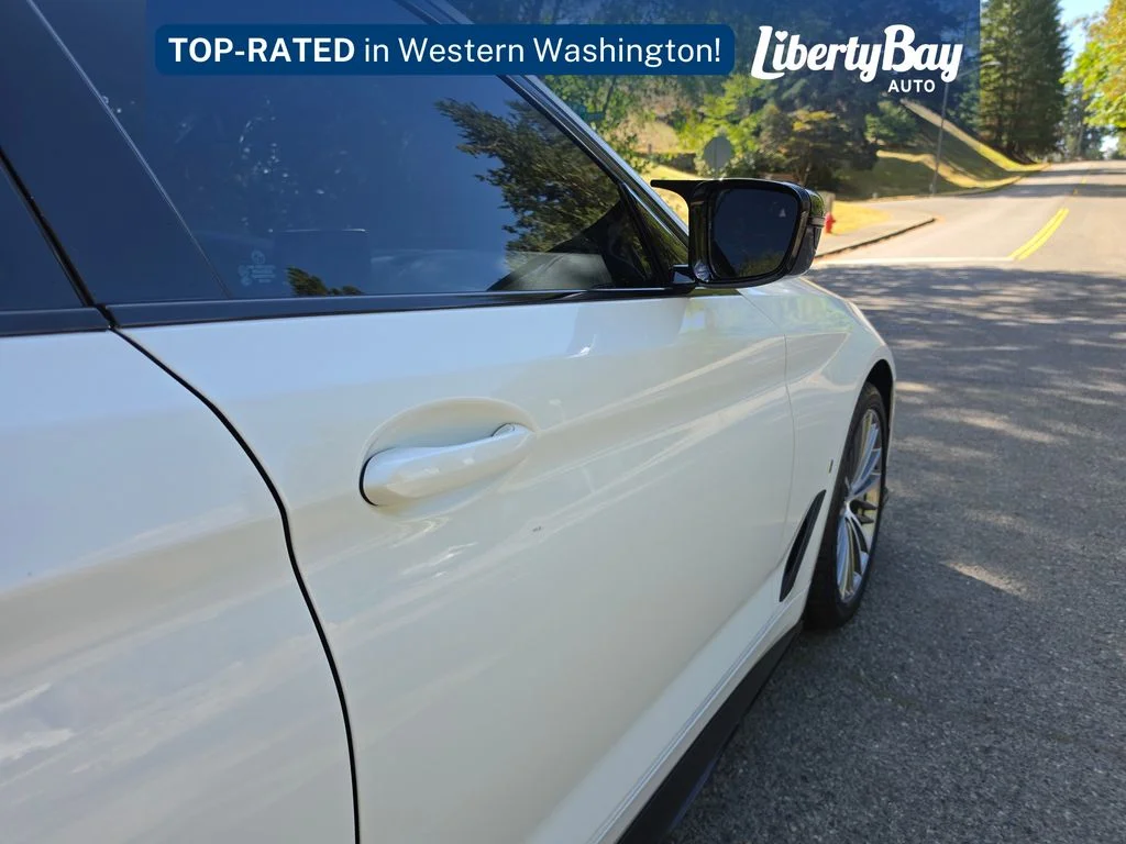 Used 2019 White BMW 530e xDrive iPerformance image 25