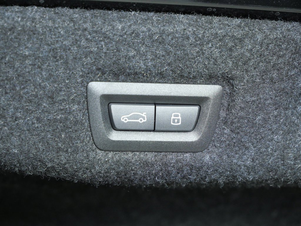 New 2027 Black Sapphire Metallic BMW 530i xDrive image 28