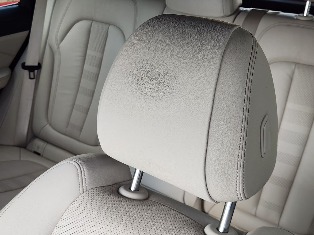 Used 2019 White Metallic BMW xDrive40i image 24