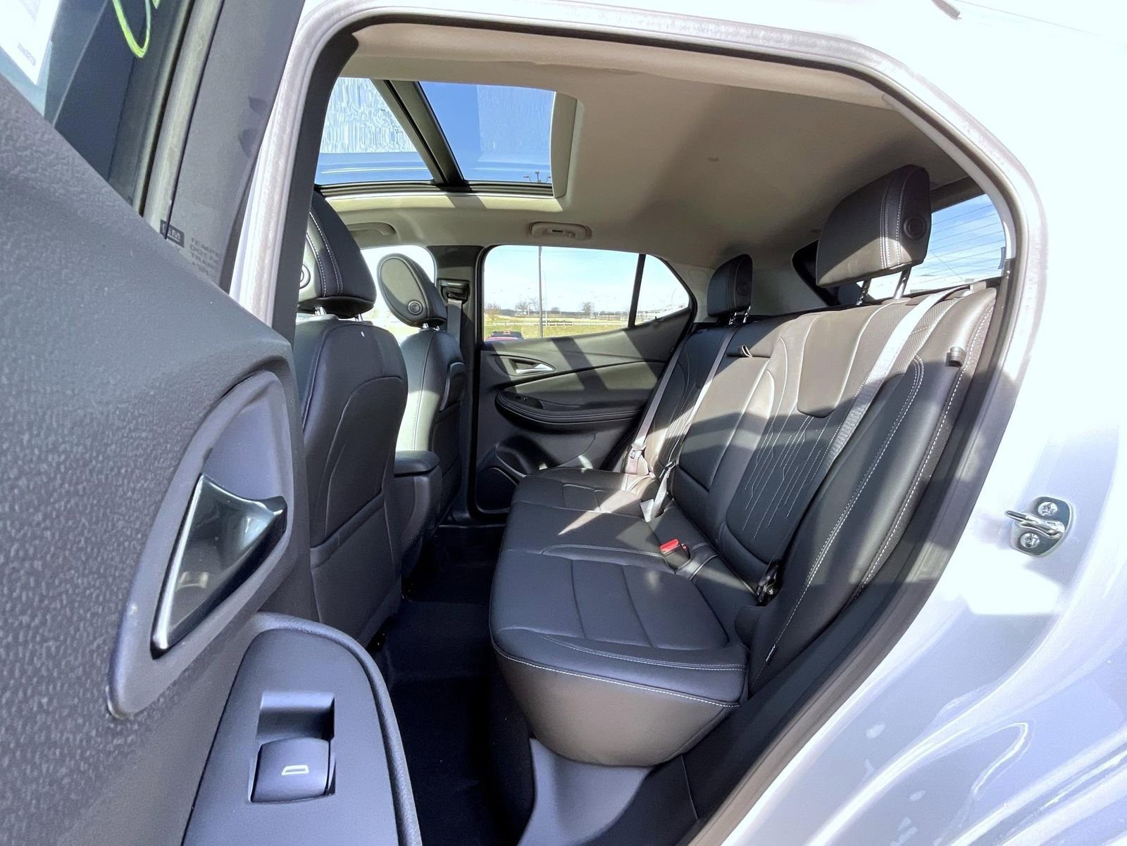 New 2026 White Frost Tricoat Buick Avenir image 19