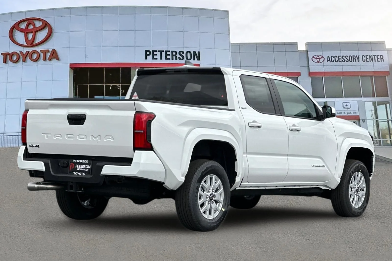 New 2026 White Toyota SR5 image 4
