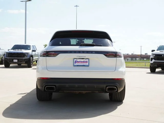 Used 2020  Porsche Base image 8