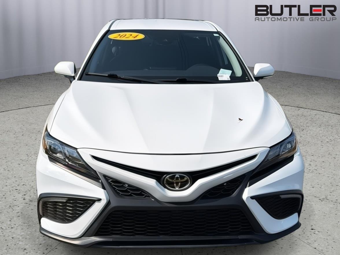 Used 2024 Ice Cap Toyota SE image 9