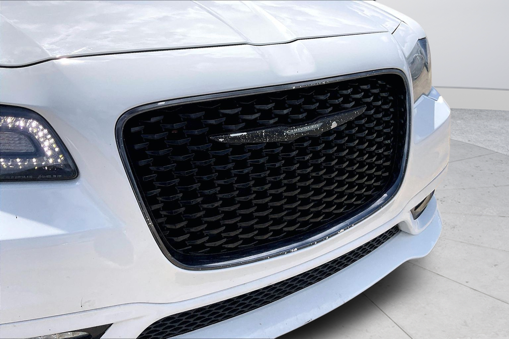 Used 2019 White Chrysler S image 29