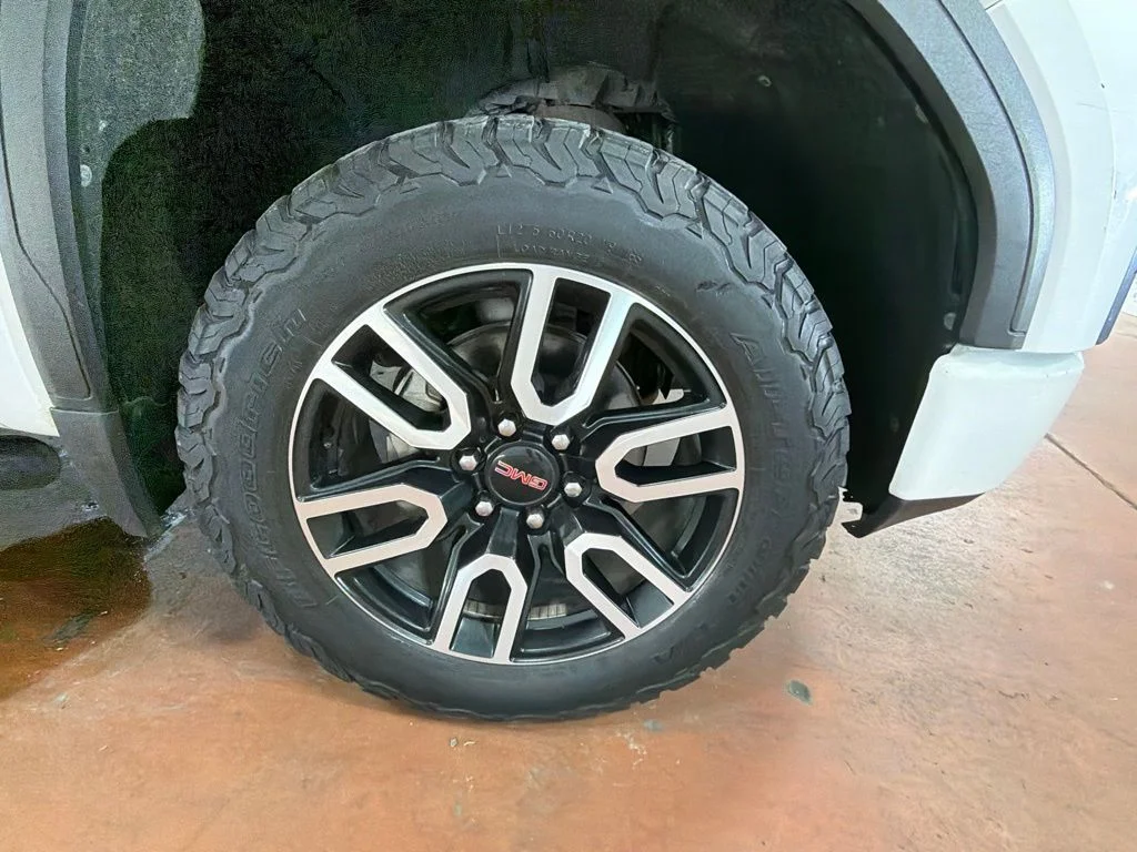 Used 2021 Summit White GMC AT4 image 10