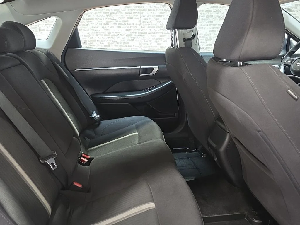 Used 2022 Quartz White Hyundai SEL image 10