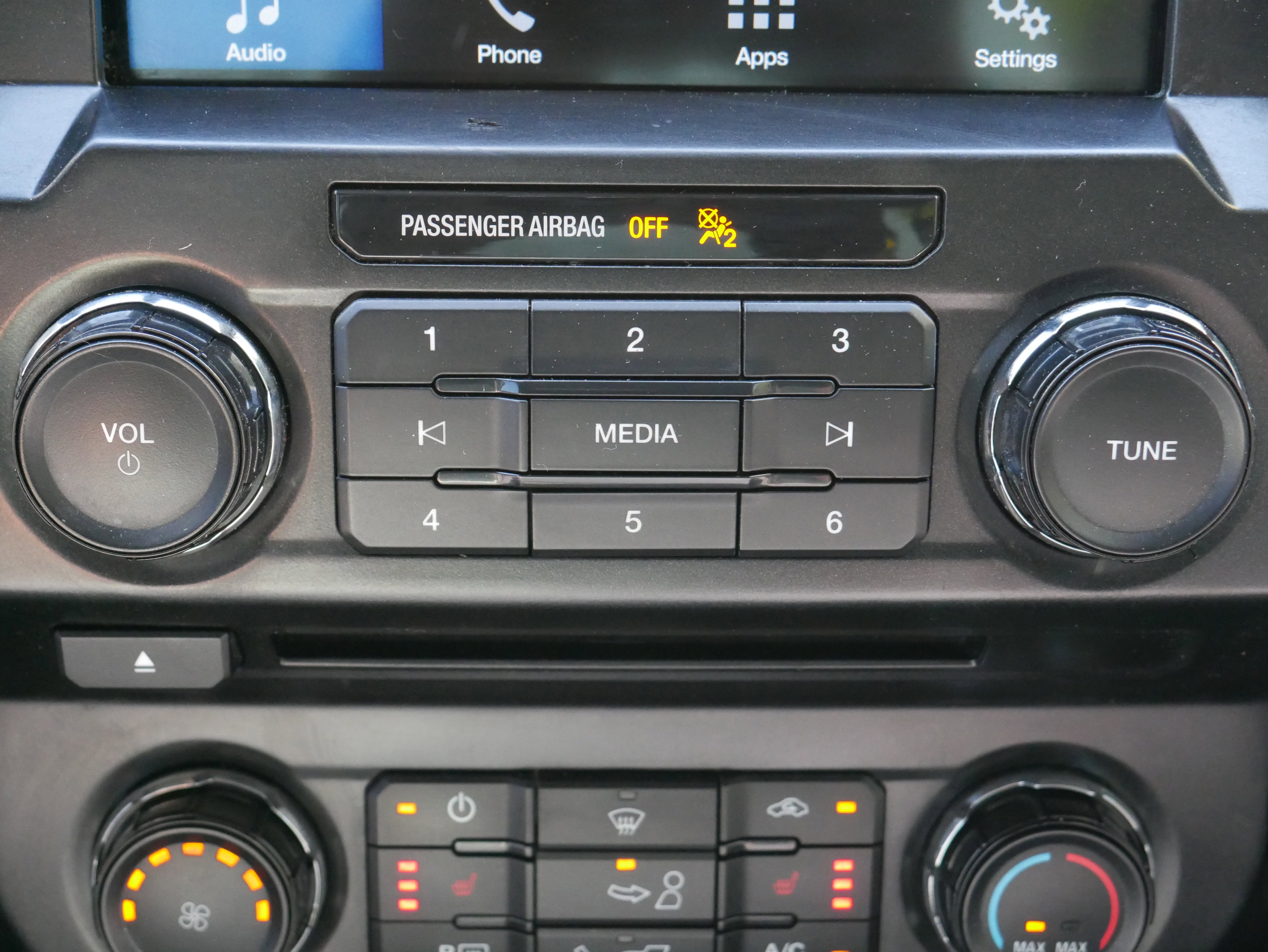 Used 2018 Wht Ford XL image 20