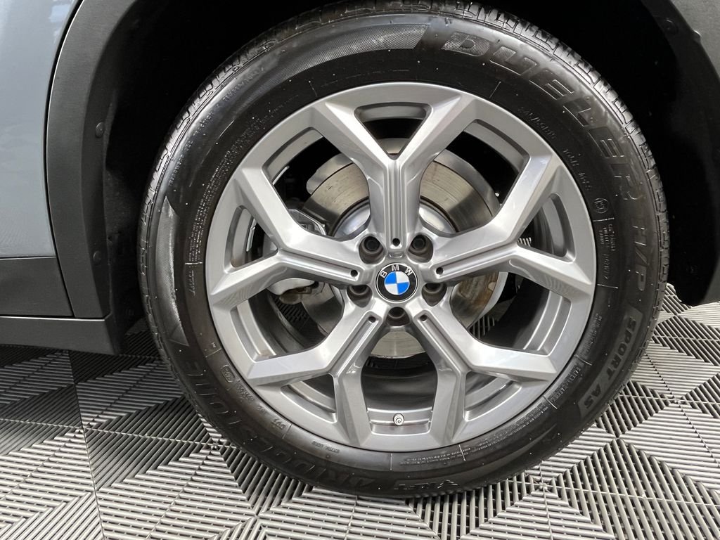 Used 2023 Gray BMW xDrive30i image 14