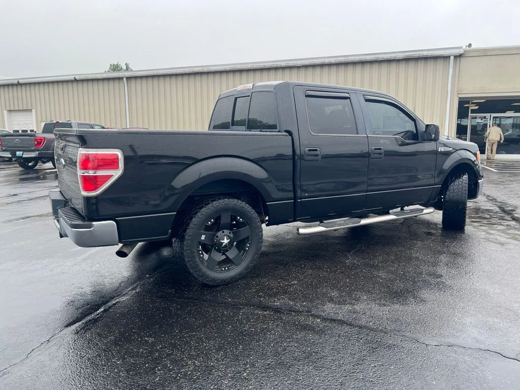 Used 2010 Black Ford XLT image 3