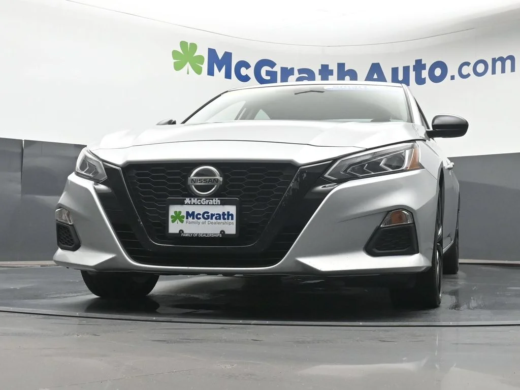 Used 2020 Silver Nissan 2.5 SR image 7