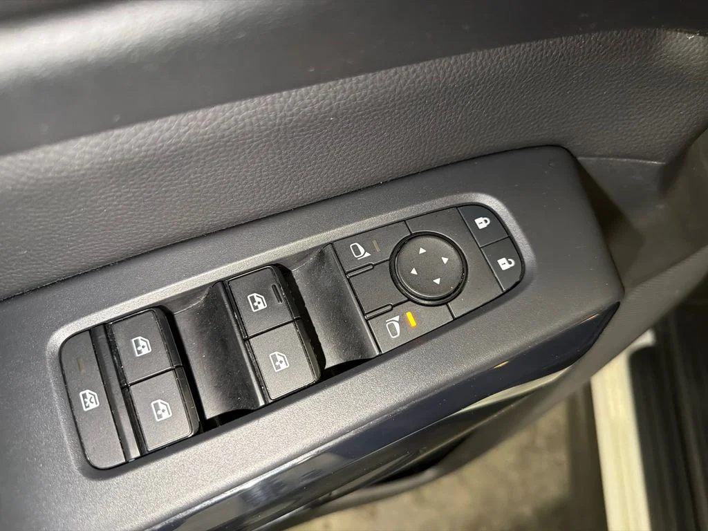 Used 2025 Glacier White Nissan SV image 16