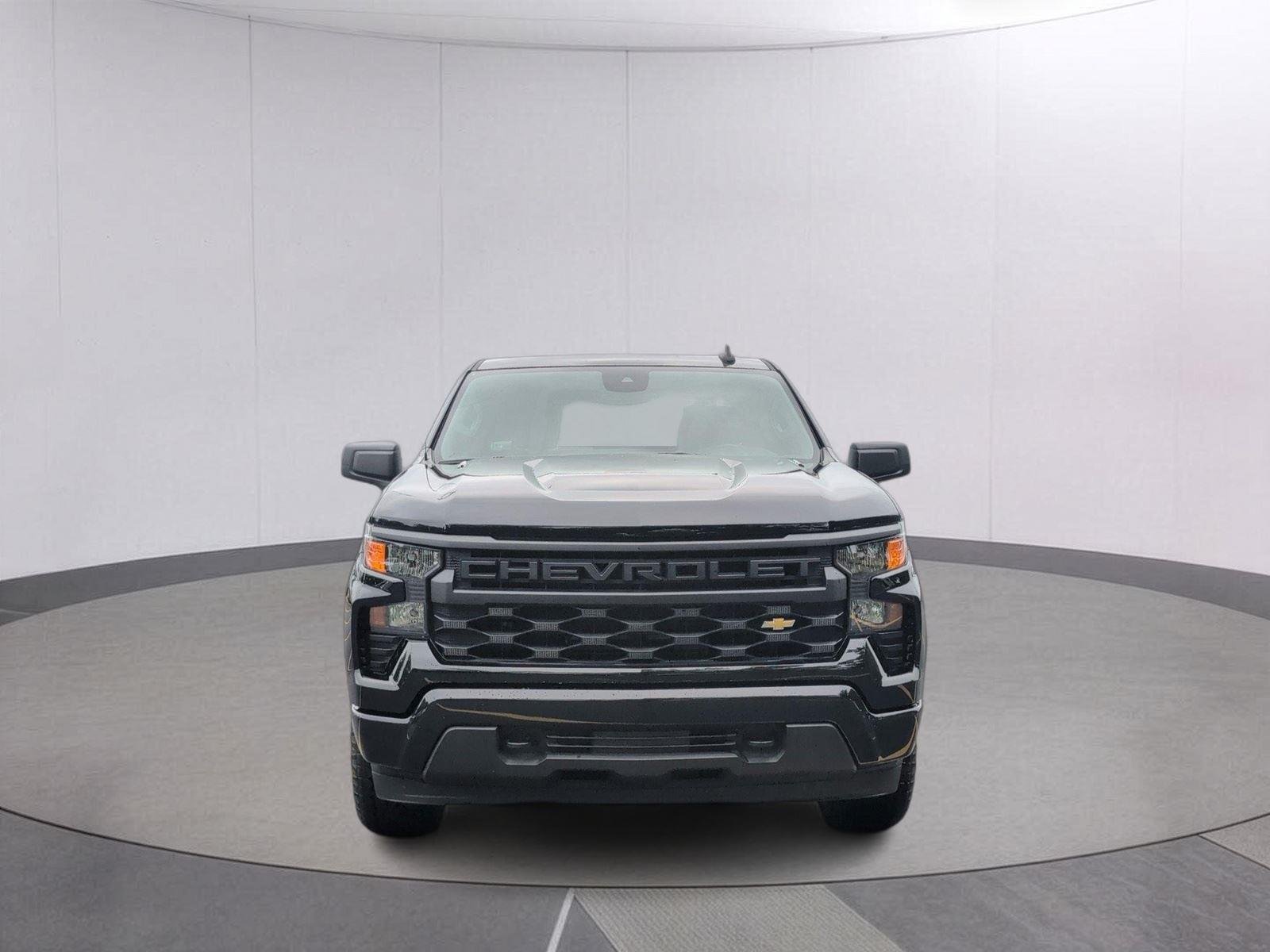 Used 2025 Black Chevrolet Custom image 9