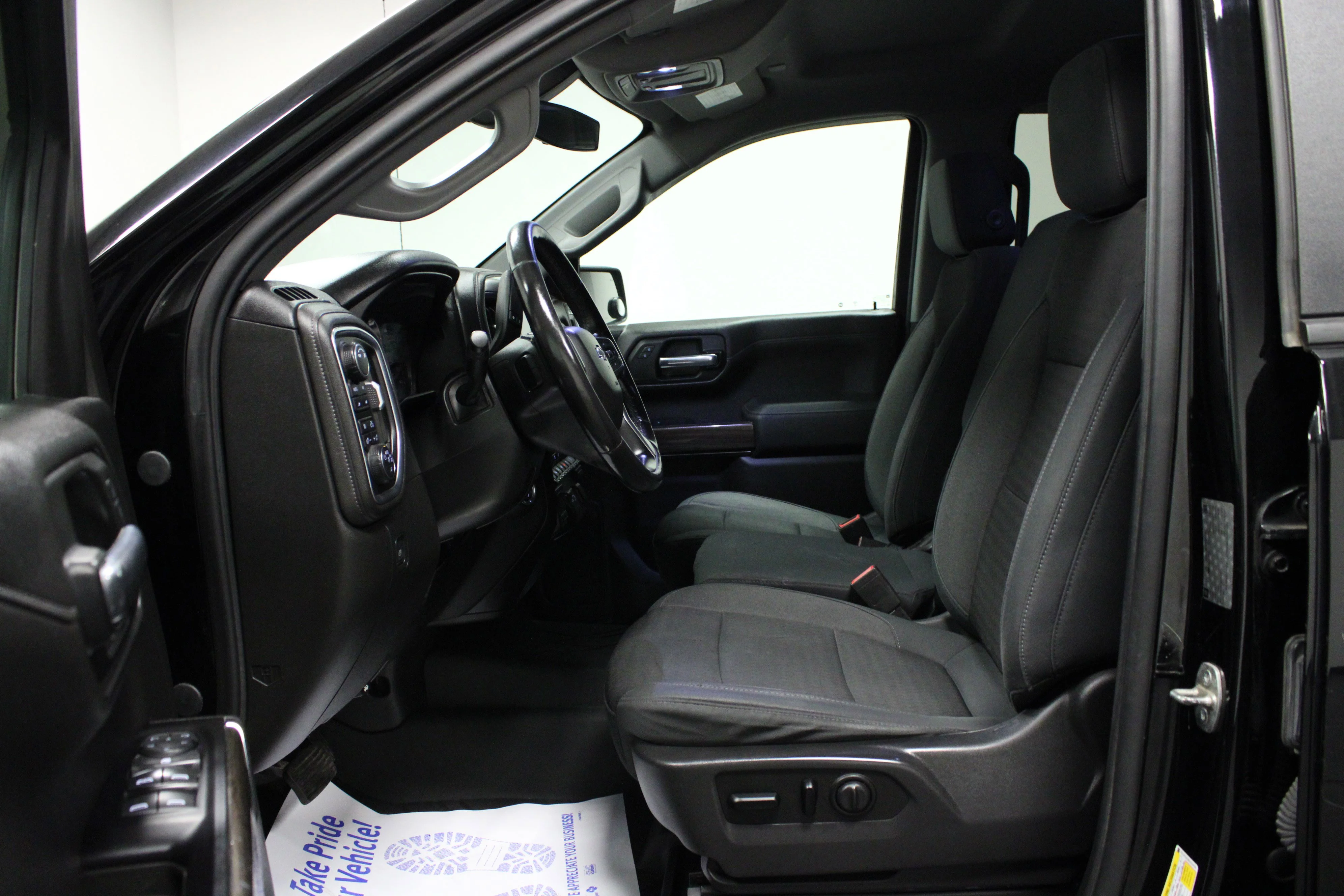 Used 2019 BLACK Chevrolet RST image 11
