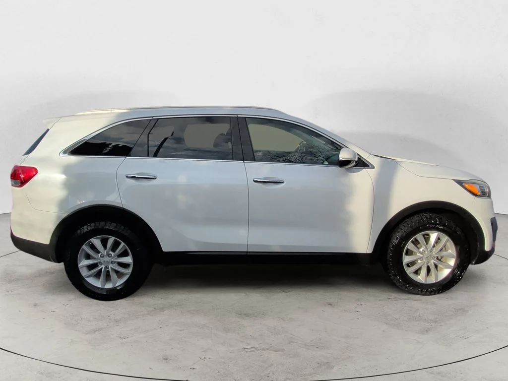 Used 2018 White Kia LX image 4