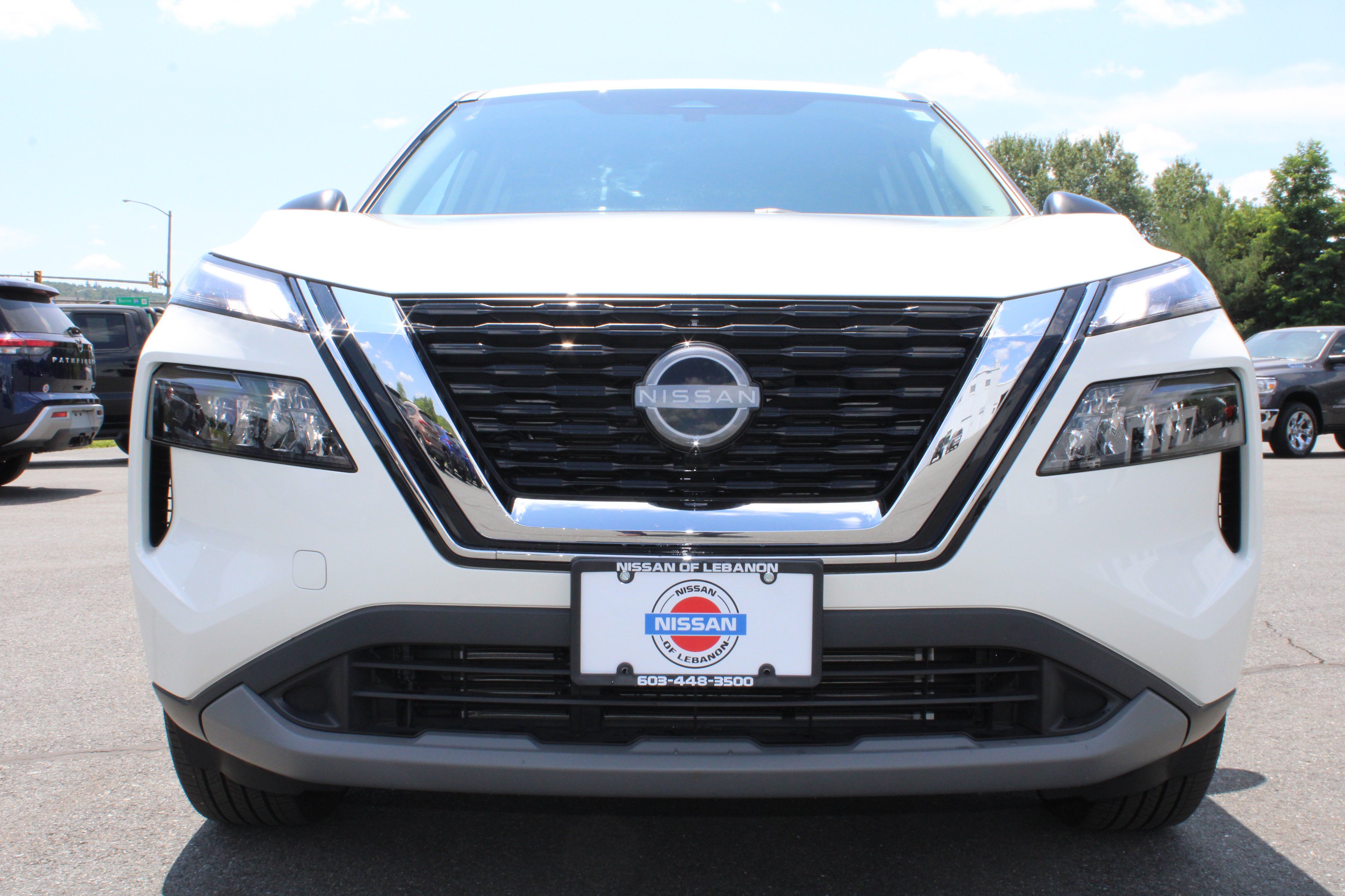 Used 2023 Glacier White Nissan S image 3