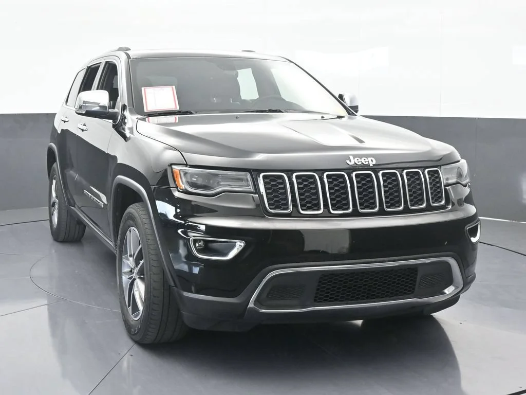 Used 2017 Diamond Black Crystal Pearlcoat Jeep Limited image 9