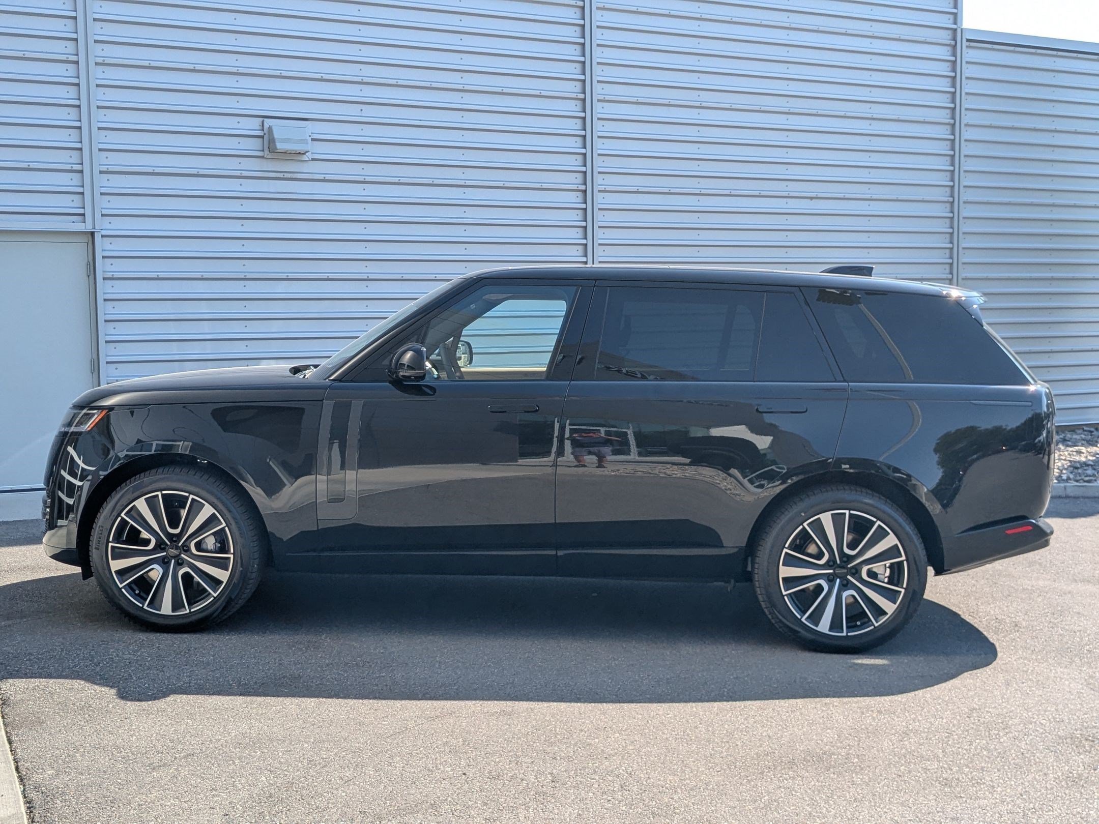 New 2026 Santorini Black Land Rover P530 SE LWB 7 Seat image 9