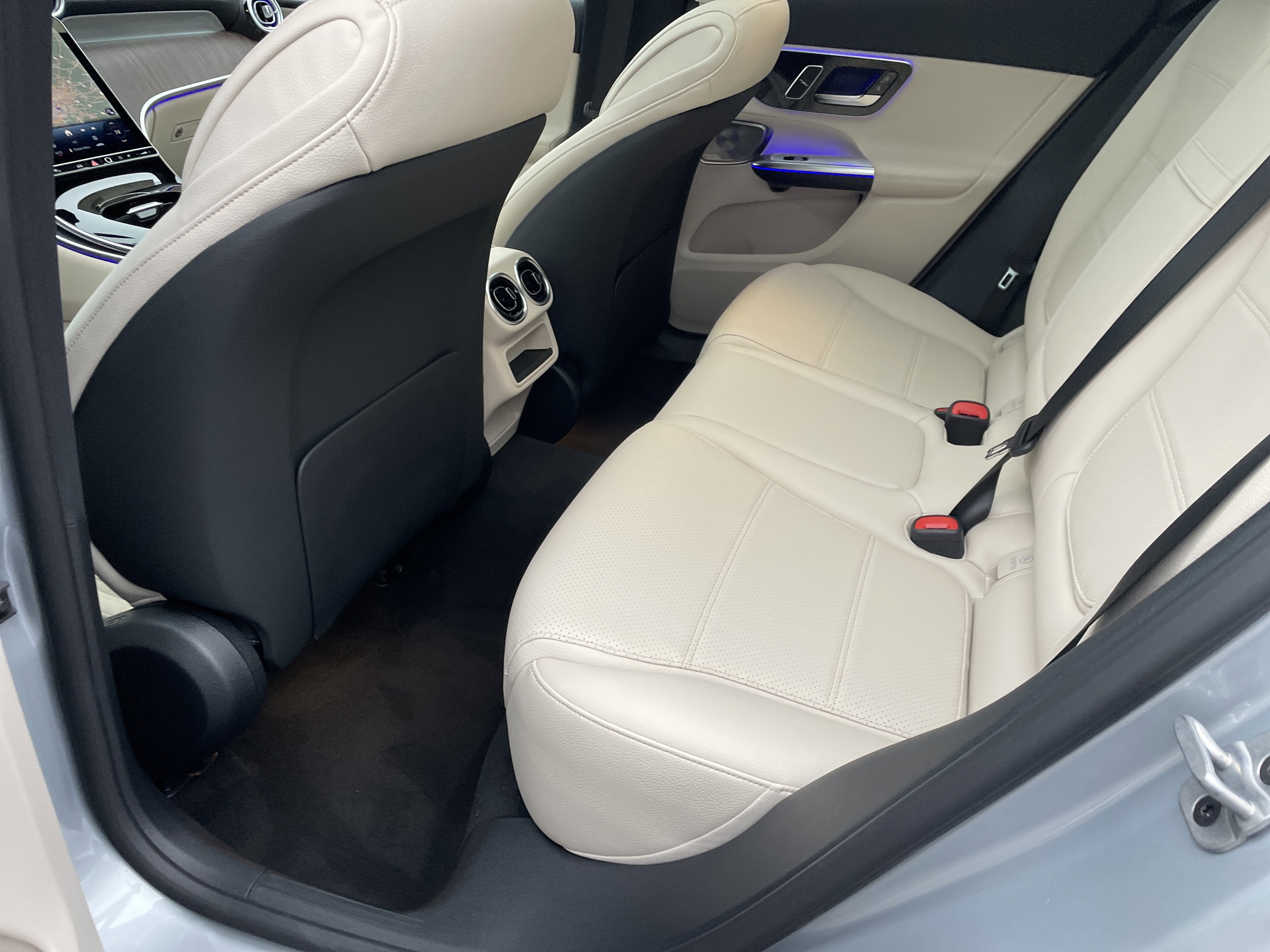 New 2026 Cirrus Silver Metallic Mercedes-Benz GLC 300 SUV image 36
