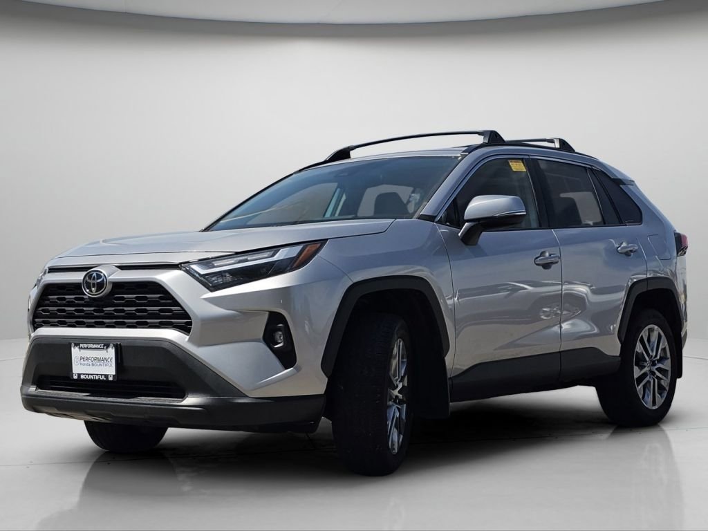 Used 2022 Silver Sky Metallic Toyota XLE Premium image 22