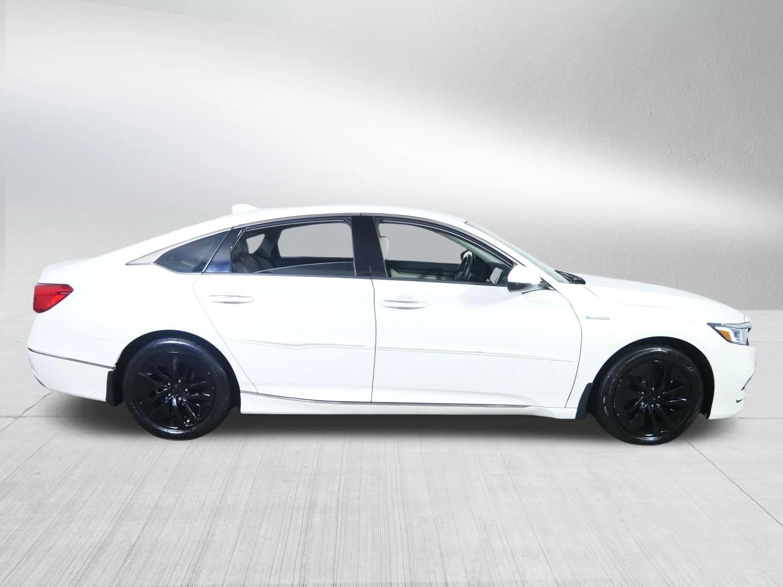 Used 2018 White Orchid Pearl Honda Touring image 8
