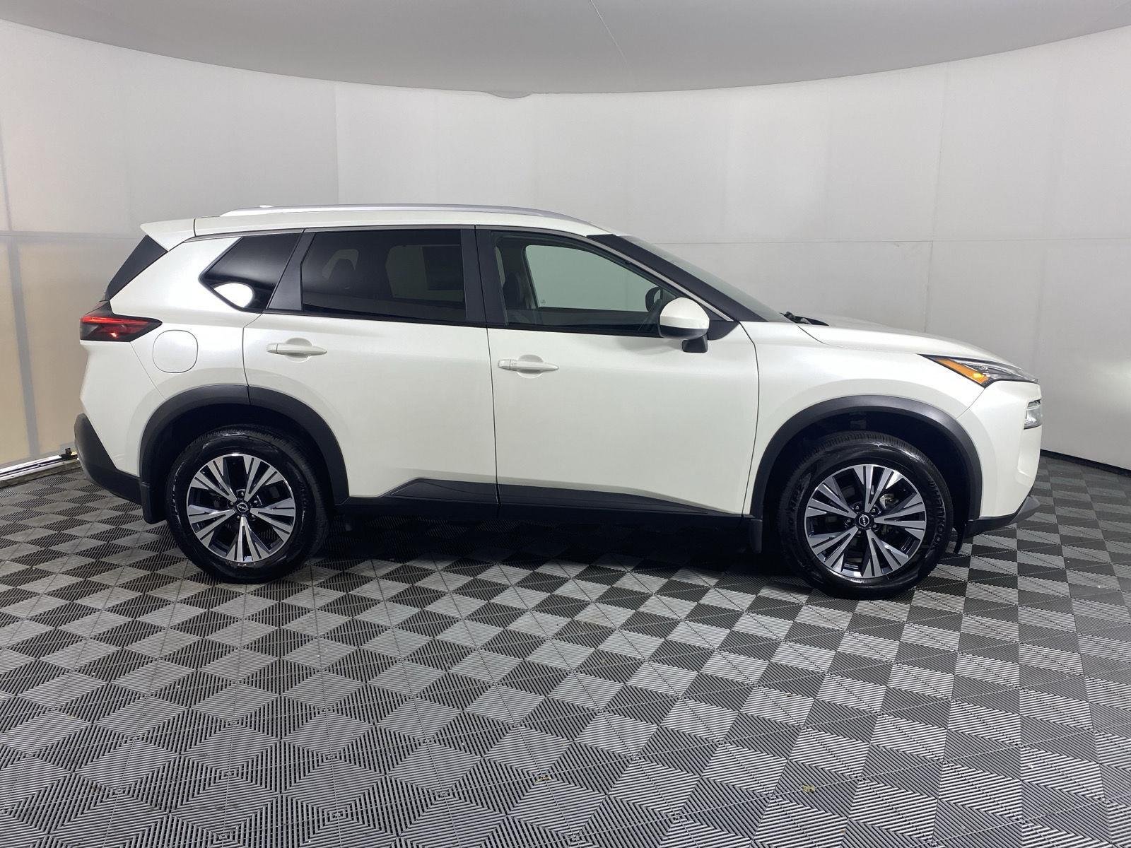 Used 2023 Pearl White Tricoat Nissan SV image 10
