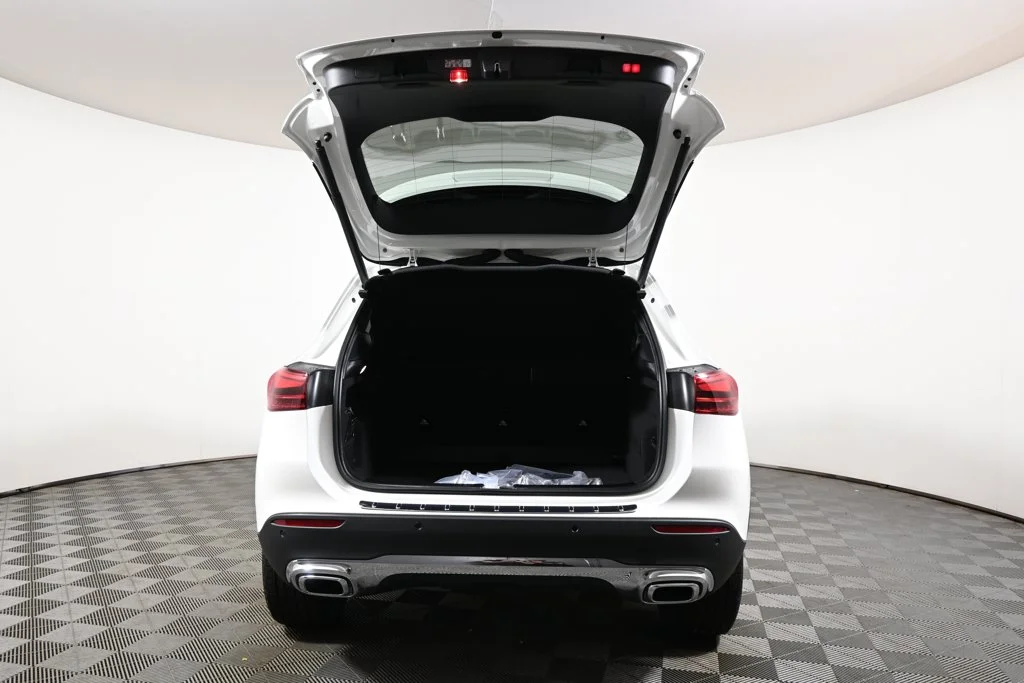 New 2026 White Mercedes-Benz GLA 250 image 31