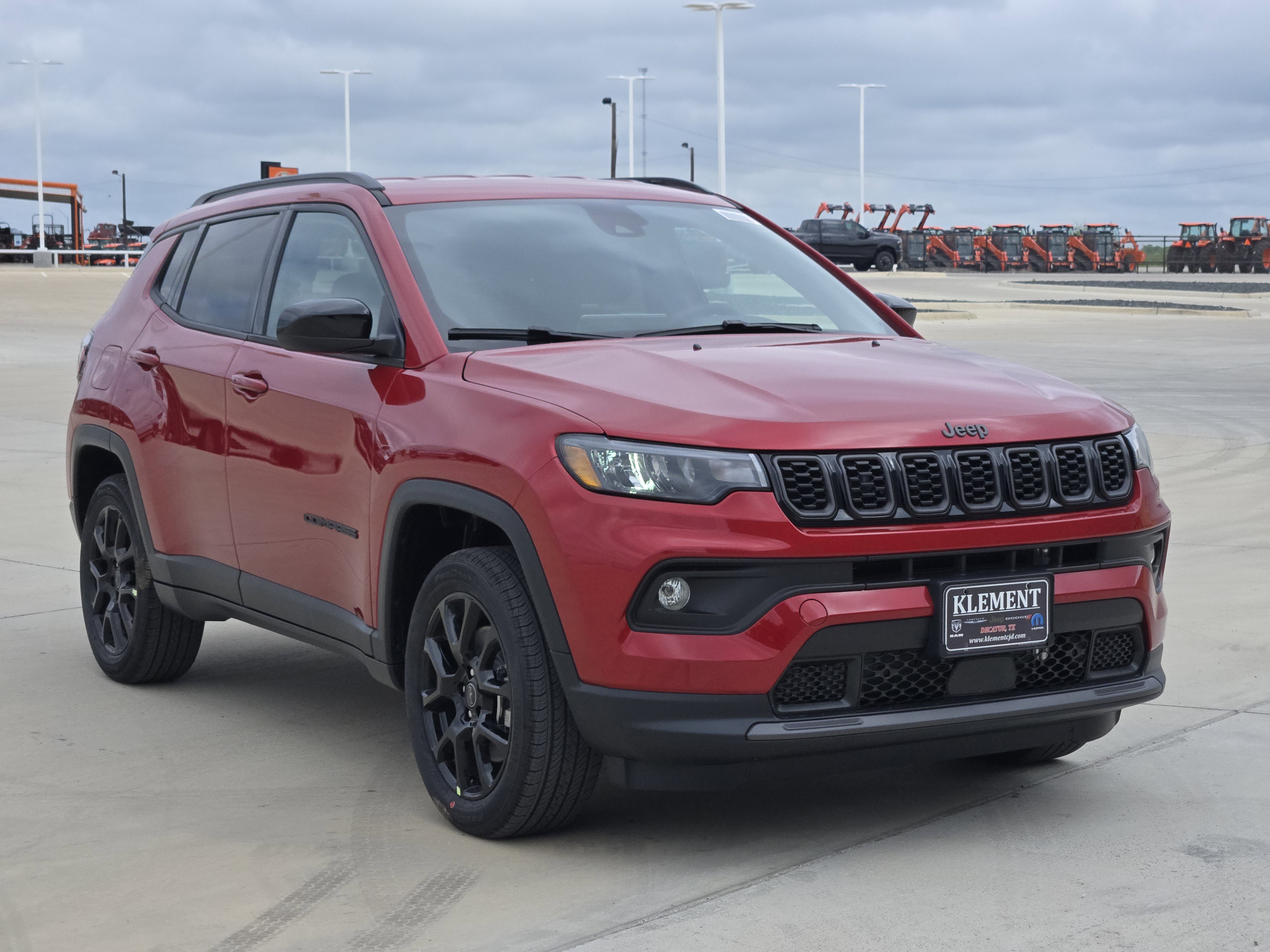 New 2026 Red Hot Pearl-Coat Exterior Paint Jeep Latitude image 3