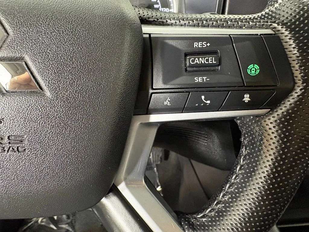Used 2024 White Mitsubishi SE image 25