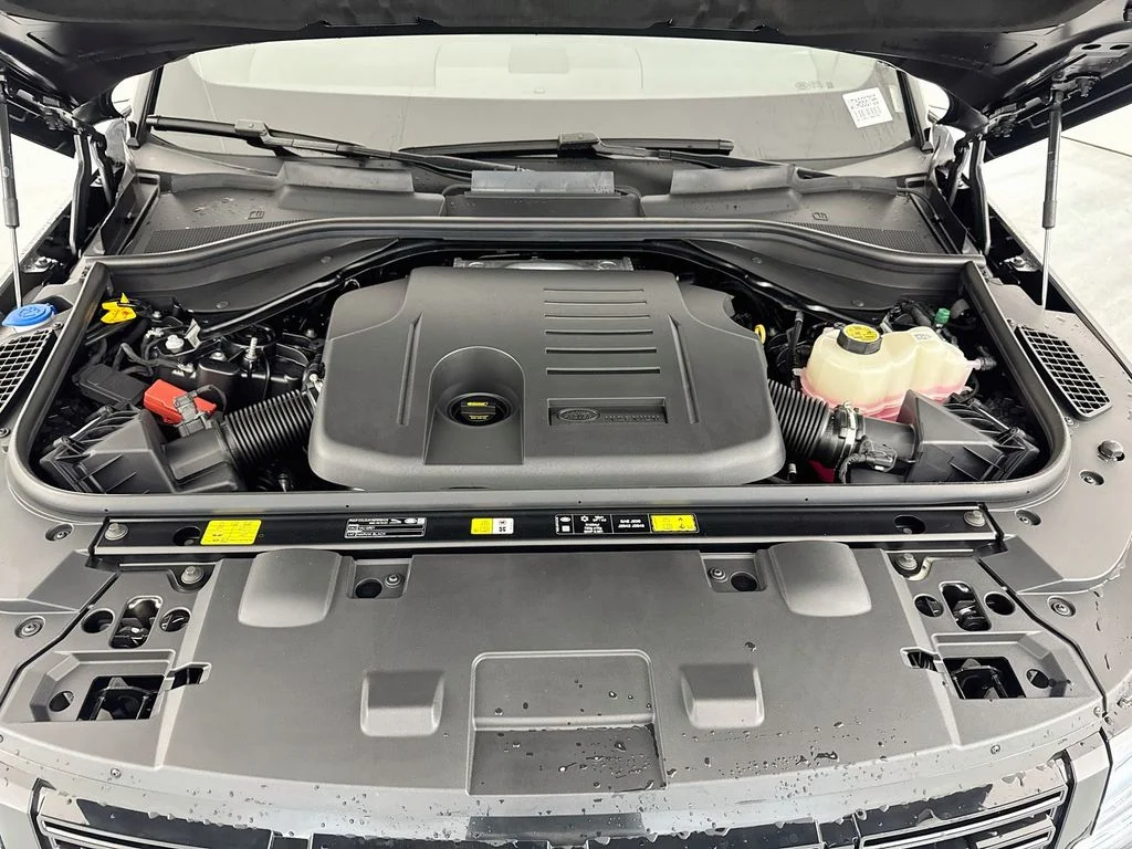 New 2026 Carpathian Grey Land Rover Dynamic SE image 32