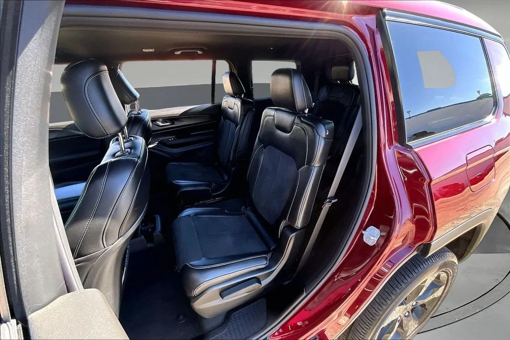 Used 2025 Red Jeep Altitude image 26