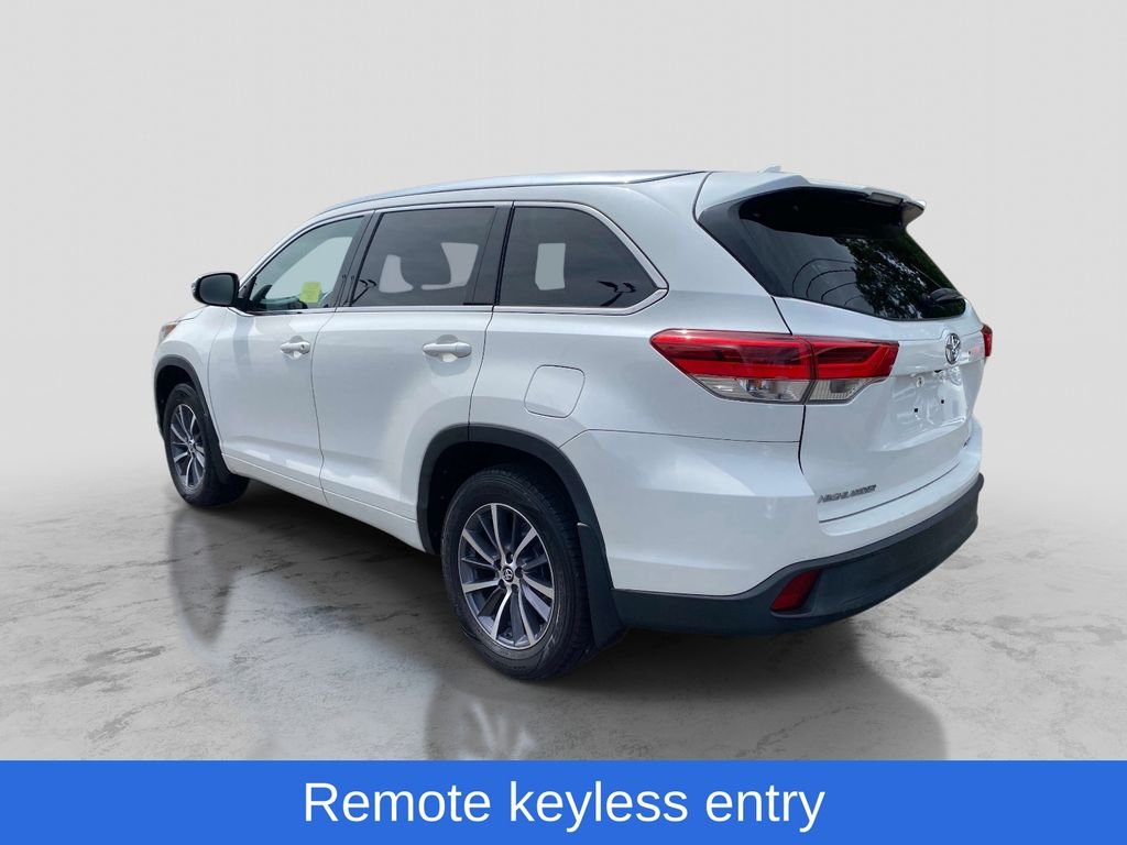 Used 2017 White Toyota XLE image 3