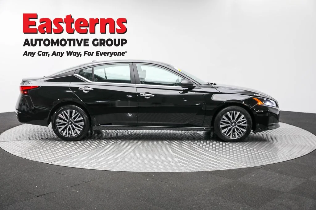 Used 2024 Black Nissan 2.5 SV image 4