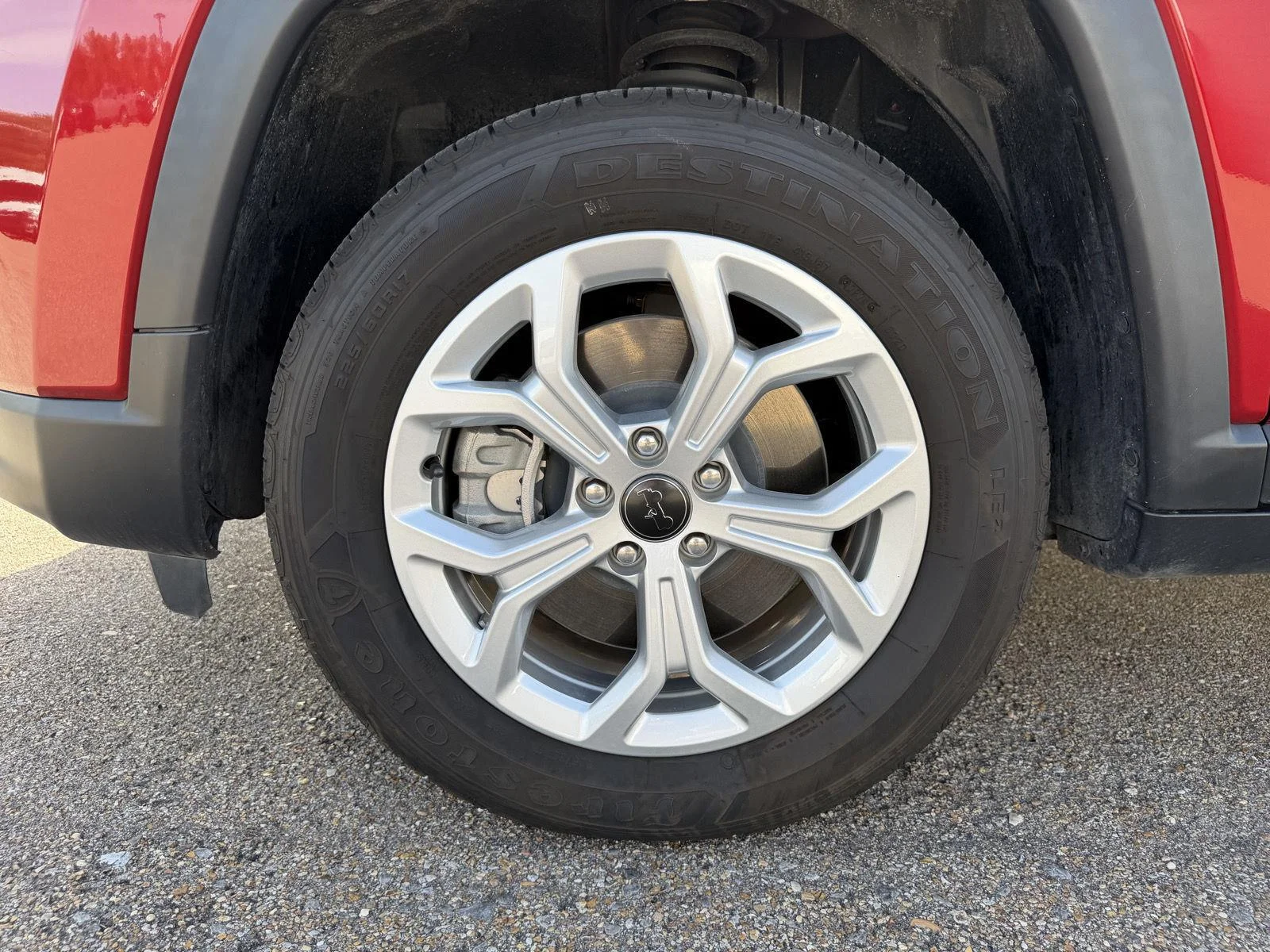 Used 2025 Red Hot Pearlcoat Jeep Latitude image 24