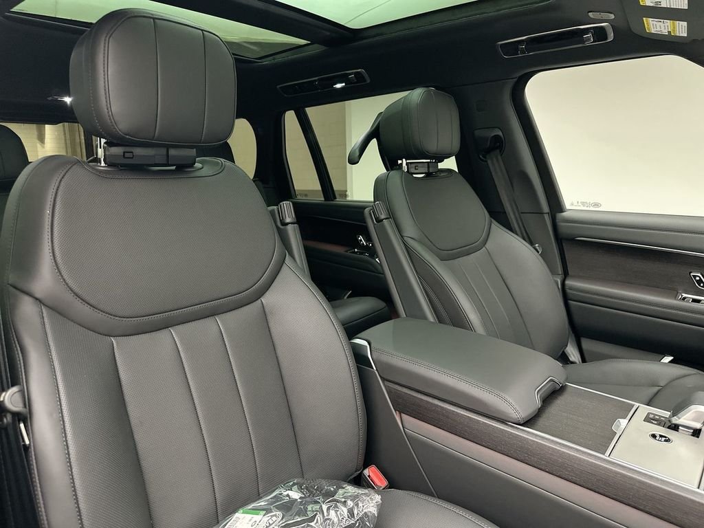 New 2026 Carpathian Gray Premium Metallic Land Rover SE image 6