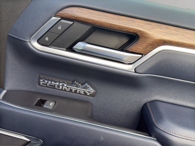 Used 2022 Northsky Blue Metallic Chevrolet High Country image 17