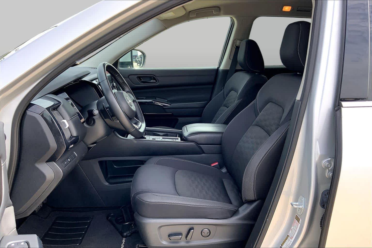 Pre-Owned 2024 Nissan Pathfinder SV