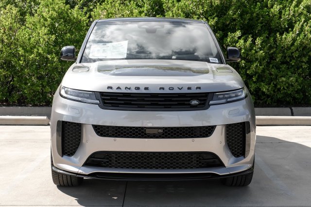 Certified Used 2024 Flux Silver SV Bespoke Ultra Metallic Gloss Land Rover SV Edition One Flux Silver image 8