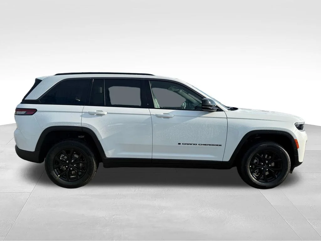 New 2026 Bright White Clear-Coat Exterior Paint Jeep Altitude image 30