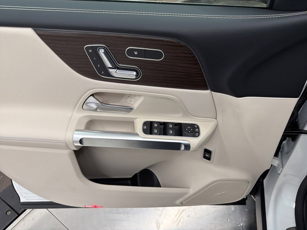 Used 2026 White Mercedes-Benz GLB 250 image 16