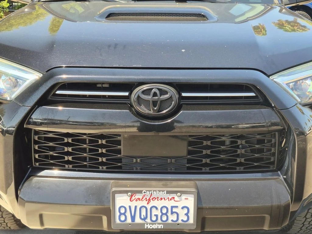 Used 2020 Black Toyota Venture image 37