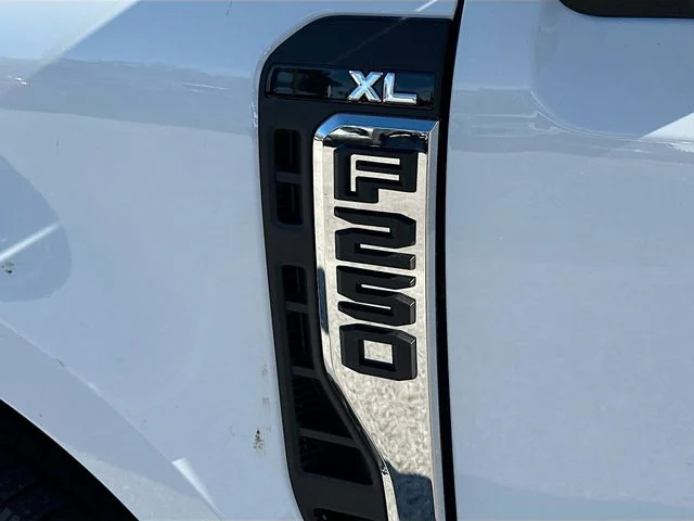 New 2026 Oxford White Ford XL image 17