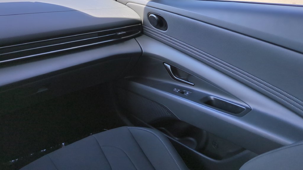 Certified Used 2025 Red Hyundai SEL Sport image 12