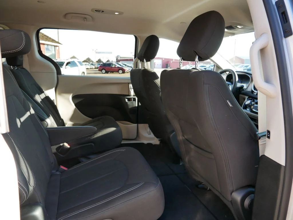 Used 2024 Silver Chrysler LX image 9